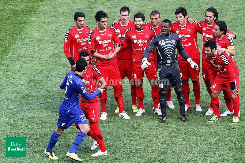 جواد نکونام در محاصره پرسپولیسی ها جواد نکونام در محاصره پرسپولیسی ها