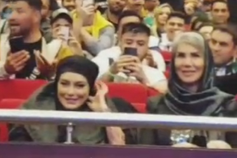 فیلم| سحر قریشی و مادرش در کنسرت امیر تتلو فیلم| سحر قریشی و مادرش در کنسرت امیر تتلو | دیلی فوتبال