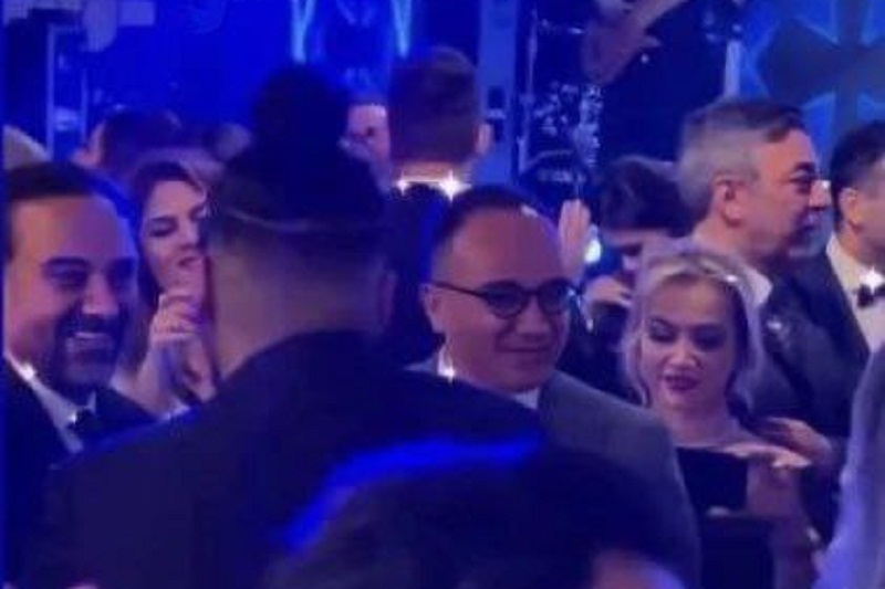 عکس| احسان کرمی و برزو ارجمند در مراسم عروسی ساسی مانکن عکس| احسان کرمی و برزو ارجمند در مراسم عروسی ساسی مانکن | دیلی فوتبال