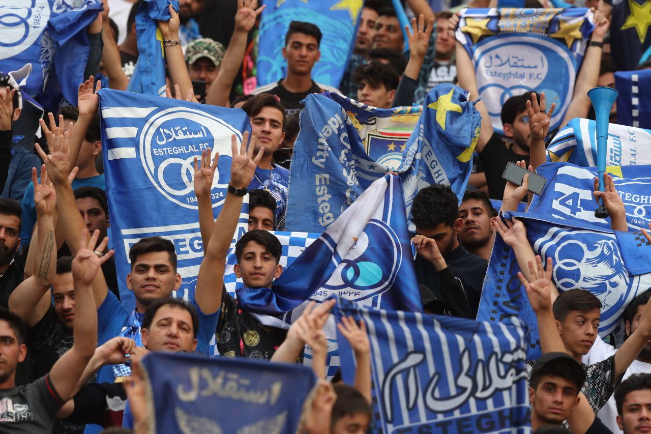 فیلم| تجمع هواداران استقلال مقابل باشگاه: آجورلو بسه دیگه غیرتتو نشون بده! فیلم| تجمع هواداران استقلال مقابل باشگاه: آجورلو بسه دیگه غیرتتو نشون بده! | دیلی فوتبال