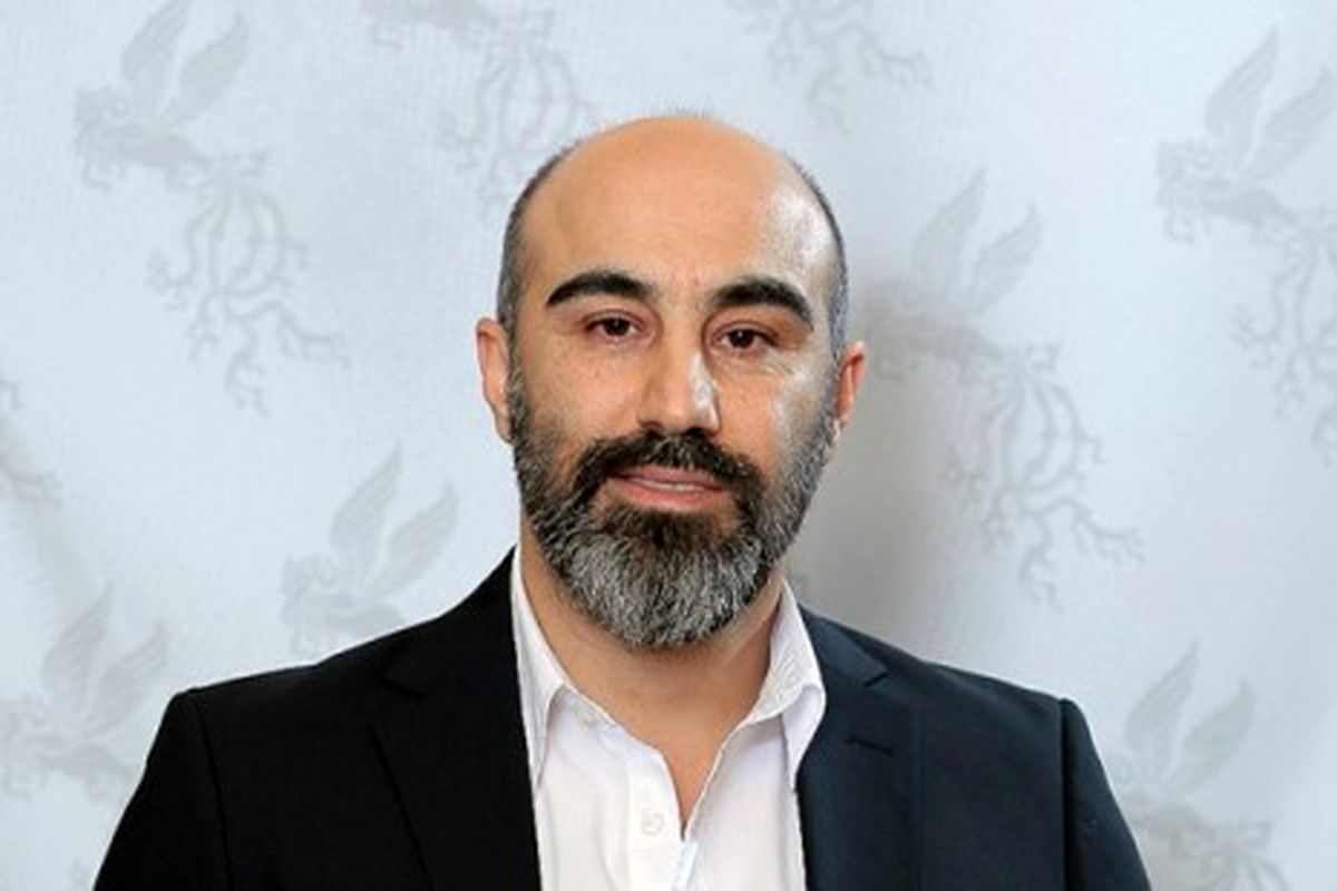 فیلم| محسن تنابنده در مراسم تشییع پیکر برادرزاده شهیدش علیرضا تنابنده فیلم| محسن تنابنده در مراسم تشییع پیکر برادرزاده شهیدش علیرضا تنابنده | دیلی فوتبال