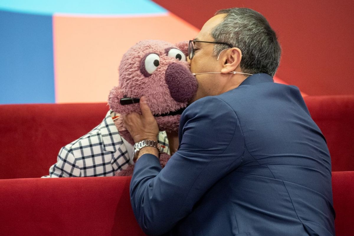 فیلم| کنایه رامبد جوان و جناب خان به حسن عباسی در برنامه خندوانه فیلم| کنایه رامبد جوان و جناب خان به حسن عباسی در برنامه خندوانه | دیلی فوتبال