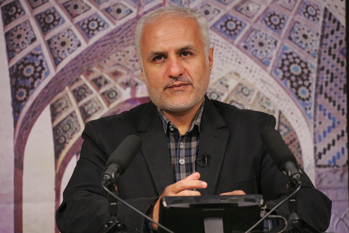 فیلم| توهین جنجالی حسن عباسی به بازیکنان فوتبال: اگر دین داشتید فوتبالیست نمی شدید! | دیلی فوتبال