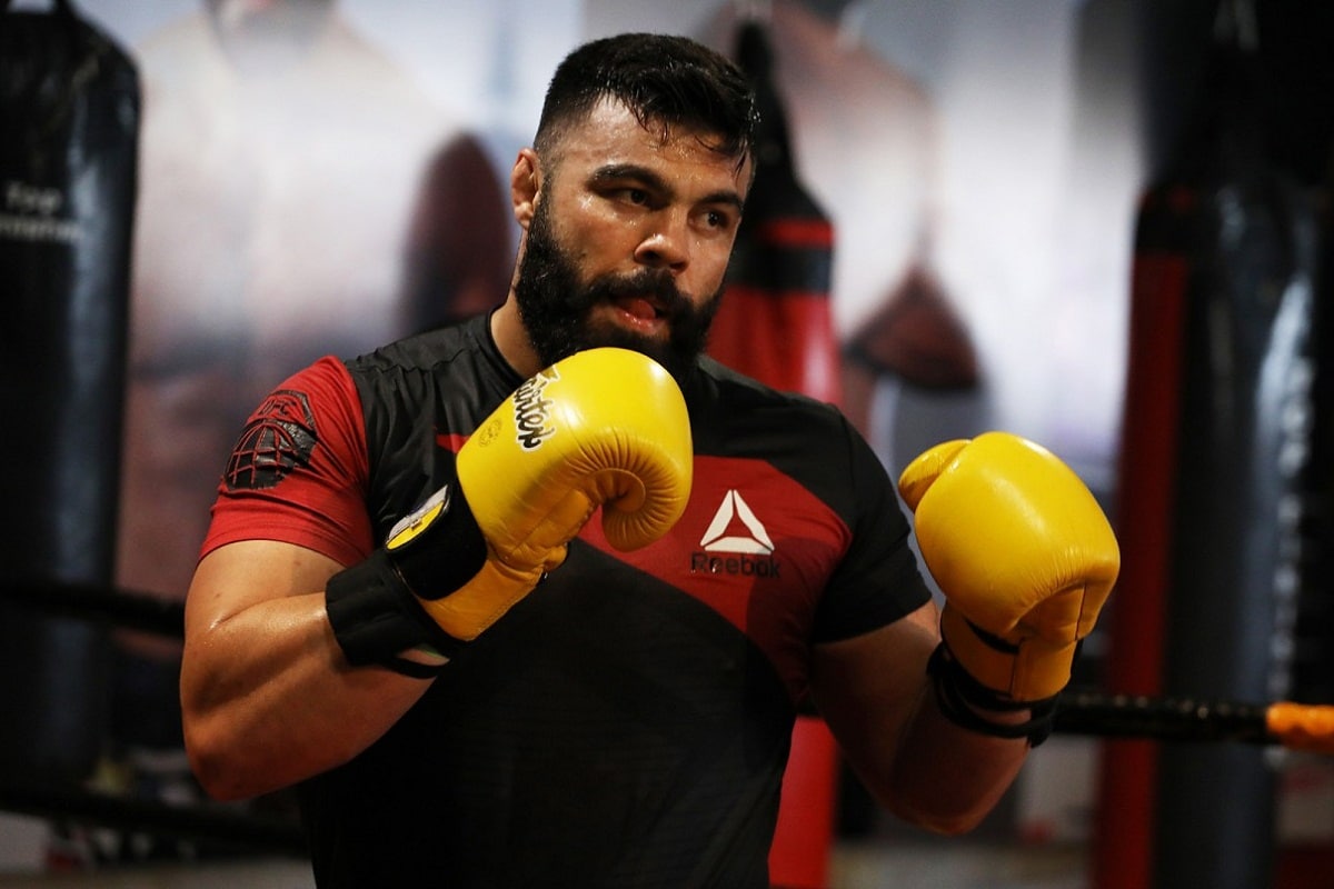 پخش زنده مبارزه امیر علی اکبری با آرجان بولار حریف هندی امشب جمعه 11 اسفند 1402 پخش زنده مبارزه امیر علی اکبری با آرجان بولار حریف هندی امشب جمعه 11 اسفند 1402 | دیلی فوتبال