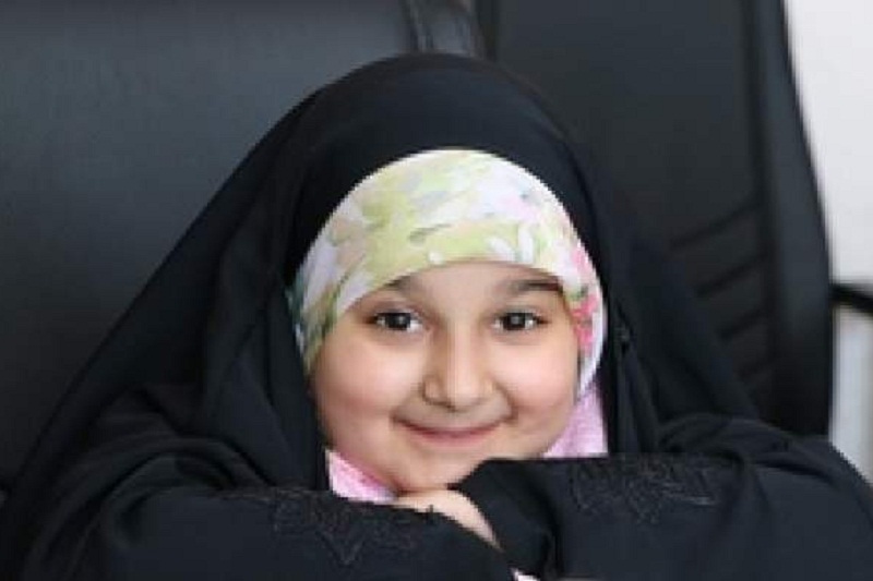 فیلم| دوربین مخفی دختر شهید مدافع حرم؛ نامه ای به پدر شهیدم فیلم| دوربین مخفی دختر شهید مدافع حرم؛ نامه ای به پدر شهیدم | دیلی فوتبال