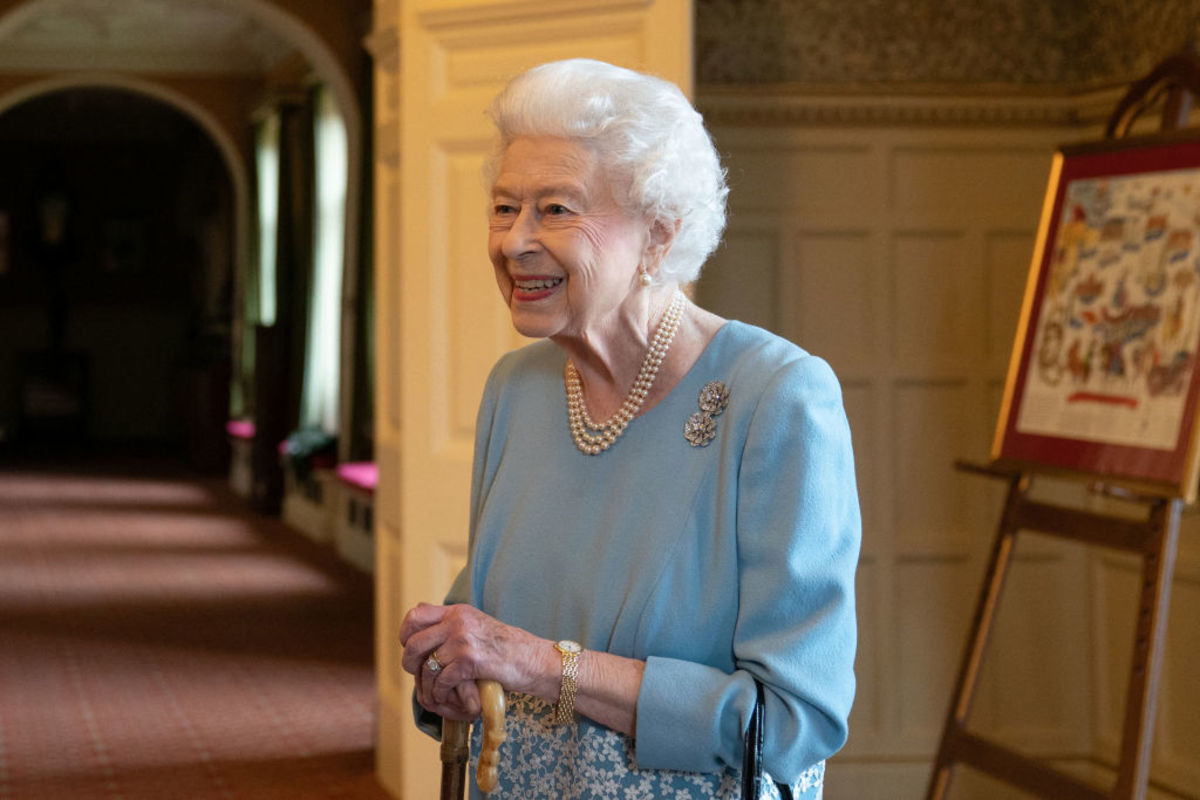 عکس| واکنش های طنز کاربران به خبر مرگ ملکه الیزابت دوم انگلیس؛ تماشاگر 17 جام جهانی به هجدهمی نرسید!