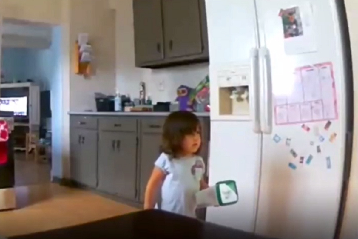 فیلم| ویدیویی که فضای مجازی را تکان داد؛ این دختر بچه با جن ها در ارتباط است؟