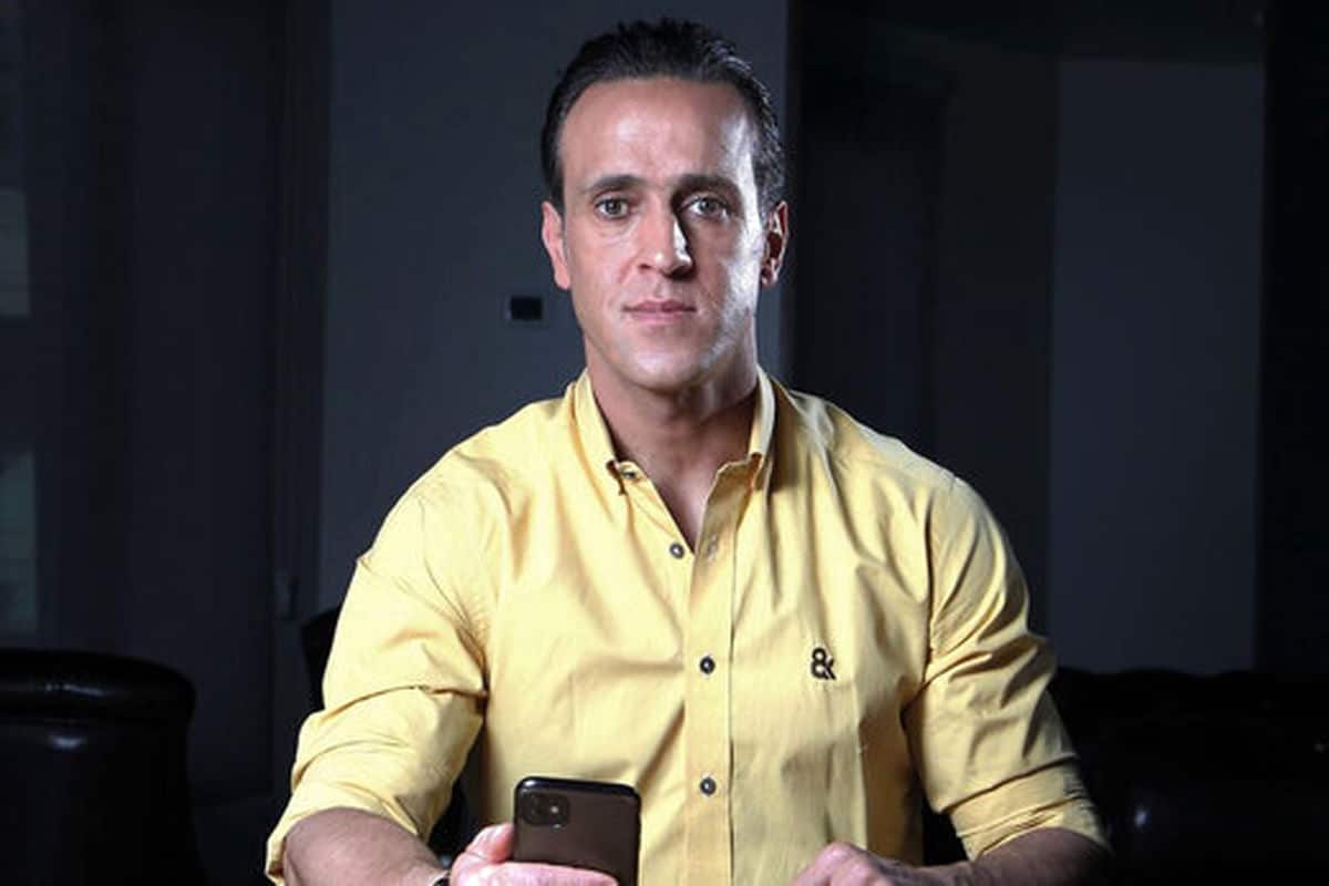 عکس اینستاگرام| حمایت علی کریمی از اعتراضات به مرگ مهسا امینی در ایران؛ تشویق به اغتشاش و کتک زدن نیروهای امنیتی عکس اینستاگرام| حمایت علی کریمی از اعتراضات به مرگ مهسا امینی در ایران؛ تشویق به اغتشاش و کتک زدن نیروهای امنیتی | دیلی فوتبال