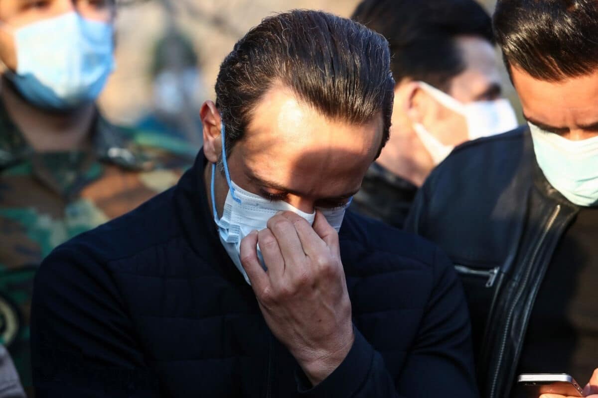 علی کریمی، سرباز وطن یا لیدر اغتشاشات 1401؛ جادوگر متهم به اقدام علیه امنیت کشور شد علی کریمی، سرباز وطن یا لیدر اغتشاشات 1401؛ جادوگر متهم به اقدام علیه امنیت کشور شد | دیلی فوتبال