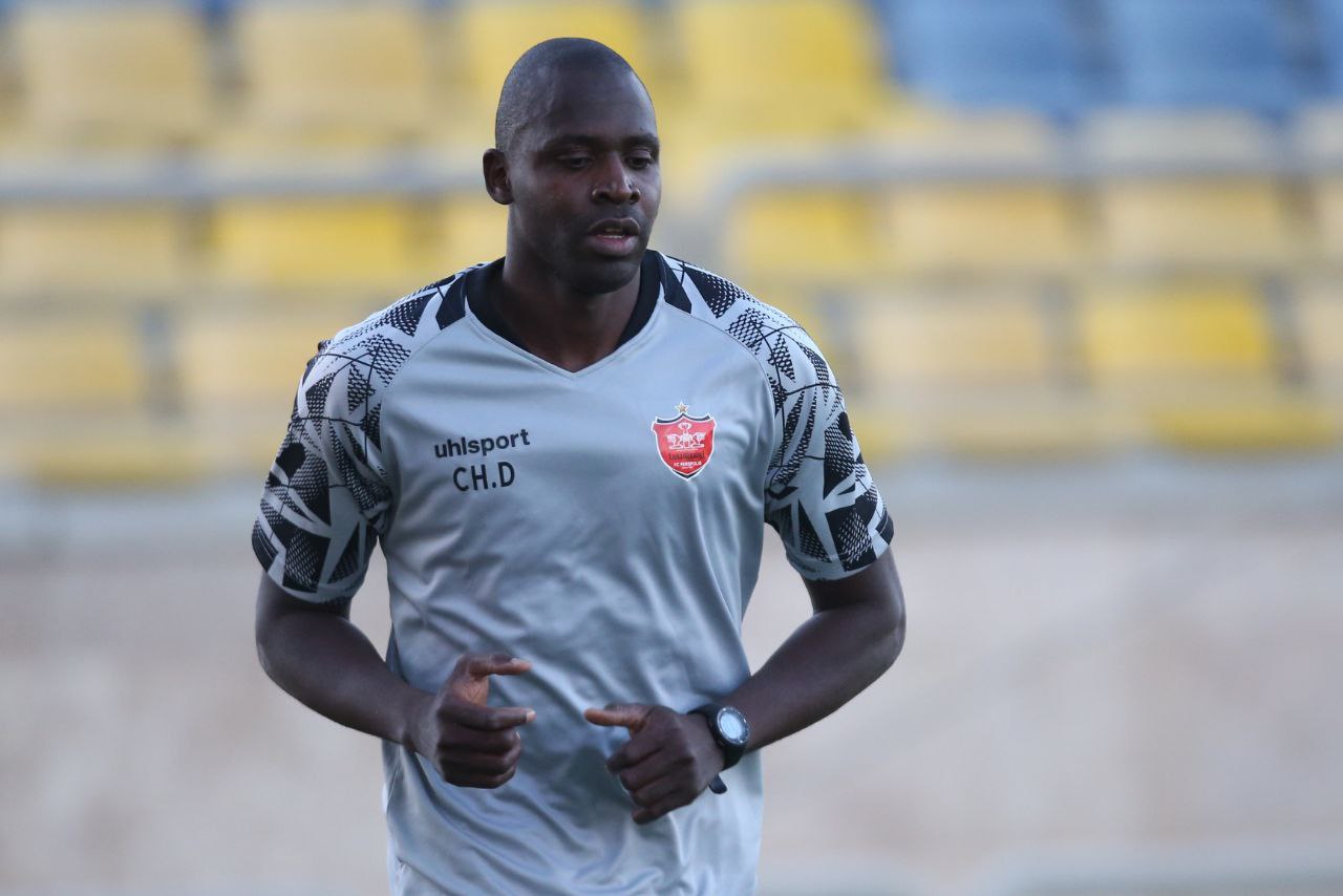 فیلم| مشت شیخ دیاباته به صورت هوادار ملوان بندر انزلی! فیلم| مشت شیخ دیاباته به صورت هوادار ملوان بندر انزلی! | دیلی فوتبال