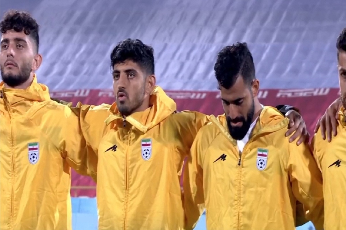 فیلم| اقدام توهین آمیز بازیکنان ایران هنگام خواندن سرود ملی؛ مسئولان فدراسیون فوتبال در خواب زمستانی! فیلم| اقدام توهین آمیز بازیکنان ایران هنگام خواندن سرود ملی؛ مسئولان فدراسیون فوتبال در خواب زمستانی! | دیلی فوتبال