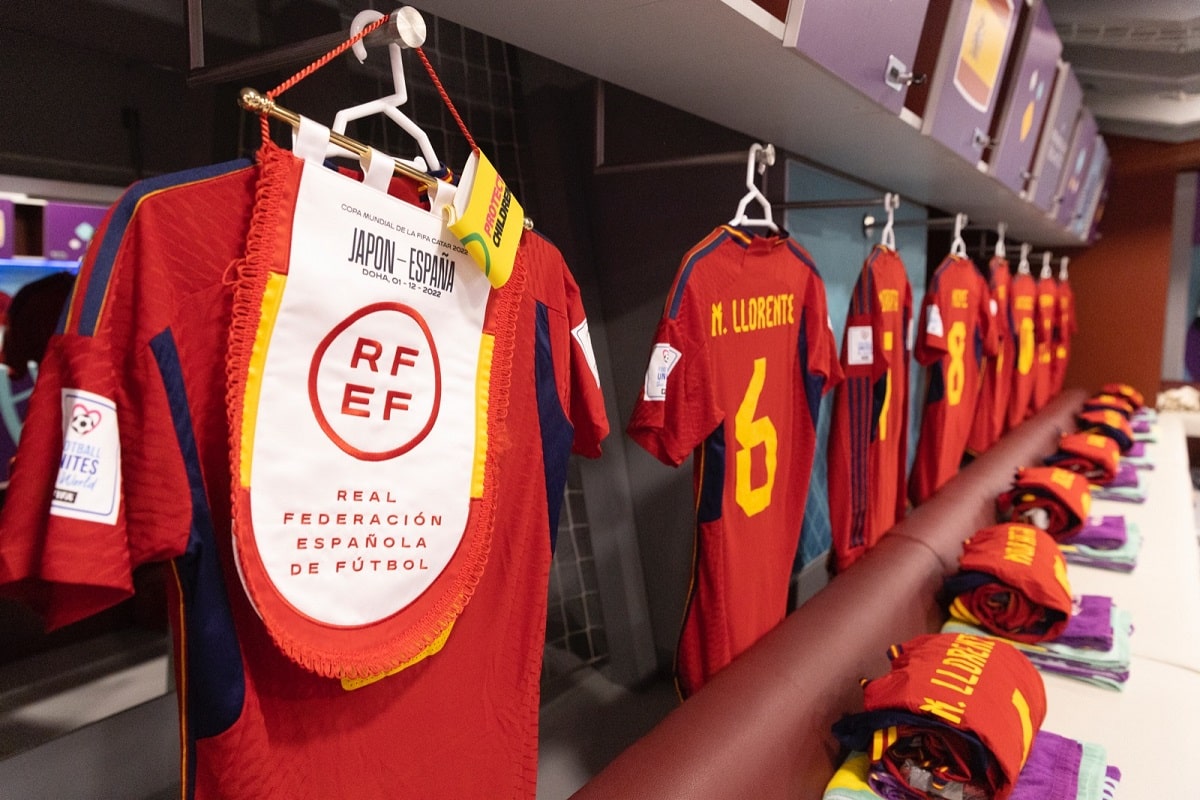 ترکیب تیم ملی اسپانیا مقابل انگلیس برای بازی امشب 24 تیر 1403 ترکیب تیم ملی اسپانیا مقابل انگلیس برای بازی امشب 24 تیر 1403 | دیلی فوتبال