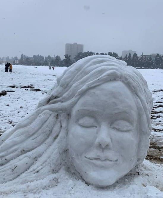 عکس| مجسمه برفی مهسا امینی در اصفهان عکس| مجسمه برفی مهسا امینی در اصفهان | دیلی فوتبال