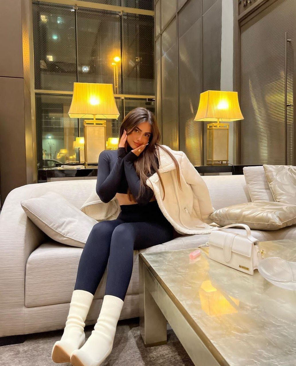 عکس| تیکه دوست دختر گاوی به ماجرای فرار دختر پادشاه اسپانیا | دیلی فوتبال