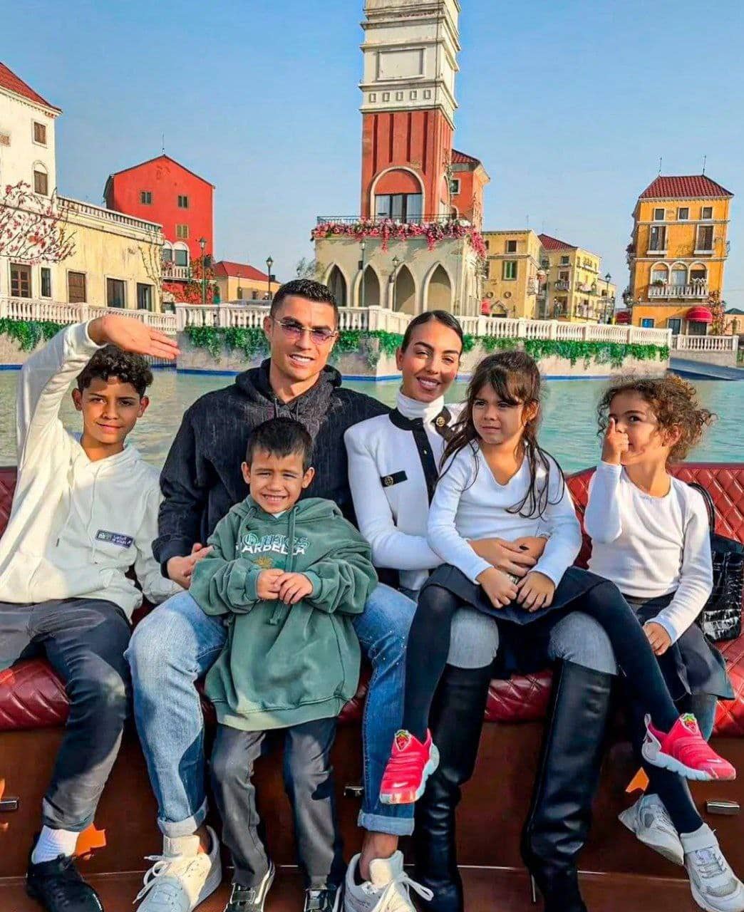 عکس| تغییر پوشش جورجینا رودریگز در عربستان؛ همسر رونالدو: لازم باشد با حجاب می شوم! عکس| تغییر پوشش جورجینا رودریگز در عربستان؛ همسر رونالدو: لازم باشد با حجاب می شوم! | دیلی فوتبال