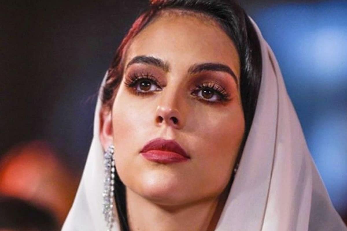 نظر عجیب جورجینا رودریگز درباره حجاب در عربستان سعودی؛ همسر رونالدو تحت فشار است؟ نظر عجیب جورجینا رودریگز درباره حجاب در عربستان سعودی؛ همسر رونالدو تحت فشار است؟ | دیلی فوتبال