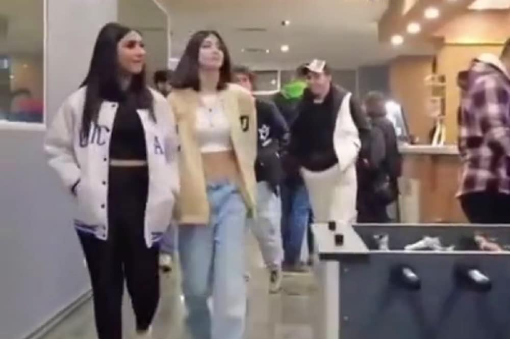 عکس| مجتمع اپال به علت کشف حجاب پلمپ شد | دیلی فوتبال