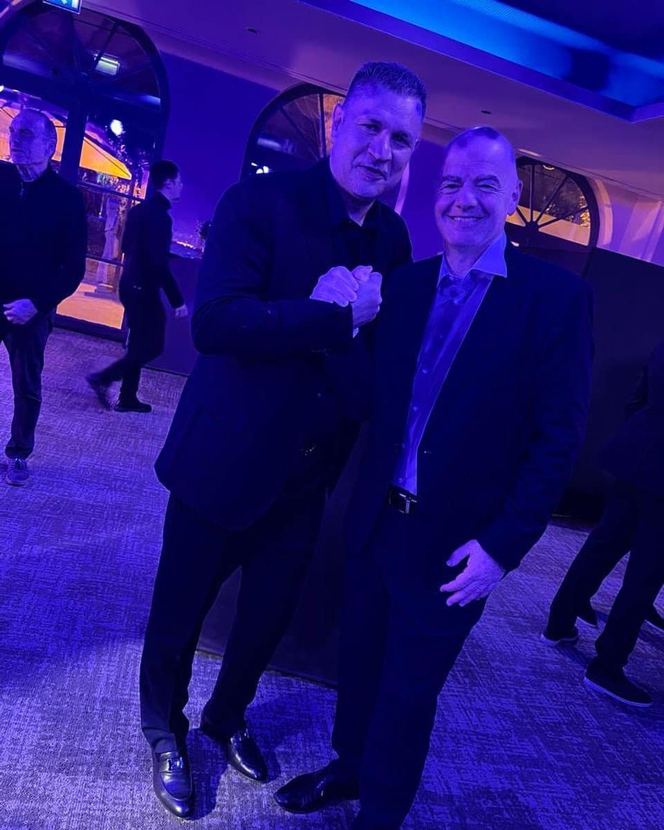 عکس| نگاه استیل گنگو؛ علی دایی آماده اهدای جایزه در The Best 2022 عکس| نگاه استیل گنگو؛ علی دایی آماده اهدای جایزه در The Best 2022 | دیلی فوتبال