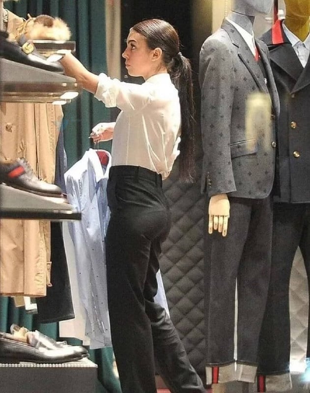 عکس| فروشندگی جورجینا رودریگز قبل از آشنایی با کریستیانو رونالدو عکس| فروشندگی جورجینا رودریگز قبل از آشنایی با کریستیانو رونالدو | دیلی فوتبال