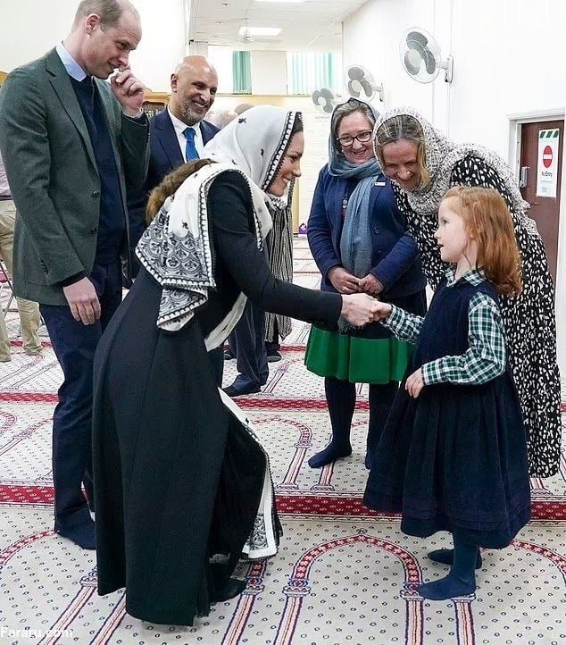 عکس| همسر ولیعهد انگلیس با حجاب اسلامی؛ براندازان به دنبال زن زندگی آزادی | دیلی فوتبال