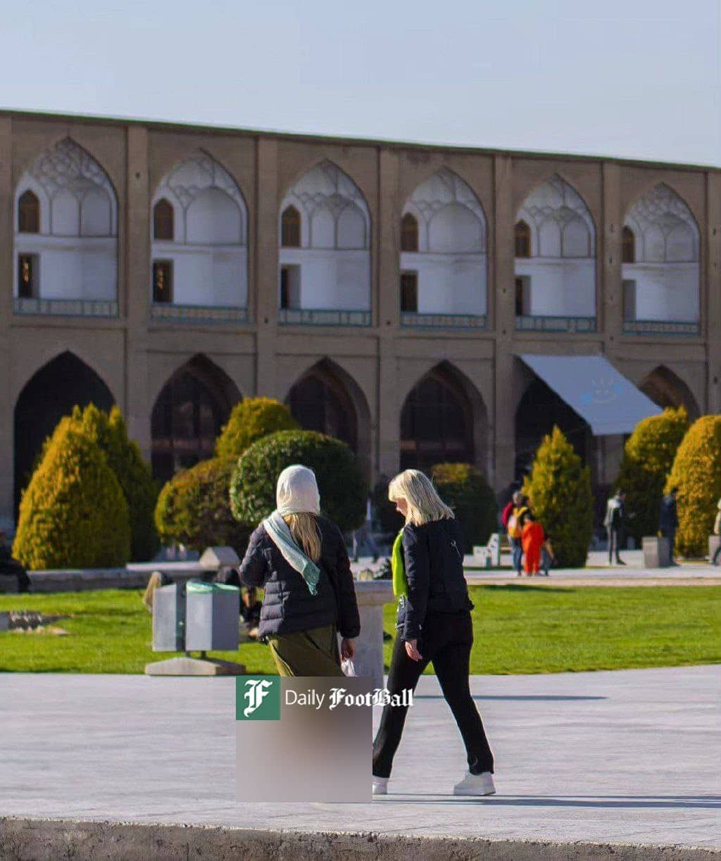 عکس| حضور گردشگران زن بدون حجاب در اصفهان جنجال به پا کرد | دیلی فوتبال