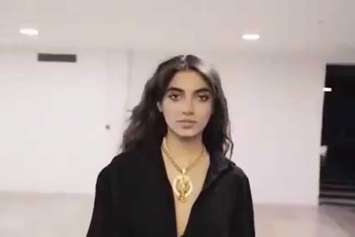 فیلم| توضیحات عجیب مدیریت مجتمع الماس کریم خان درباره کلیپ دختر بی حجاب فیلم| توضیحات عجیب مدیریت مجتمع الماس کریم خان درباره کلیپ دختر بی حجاب | دیلی فوتبال