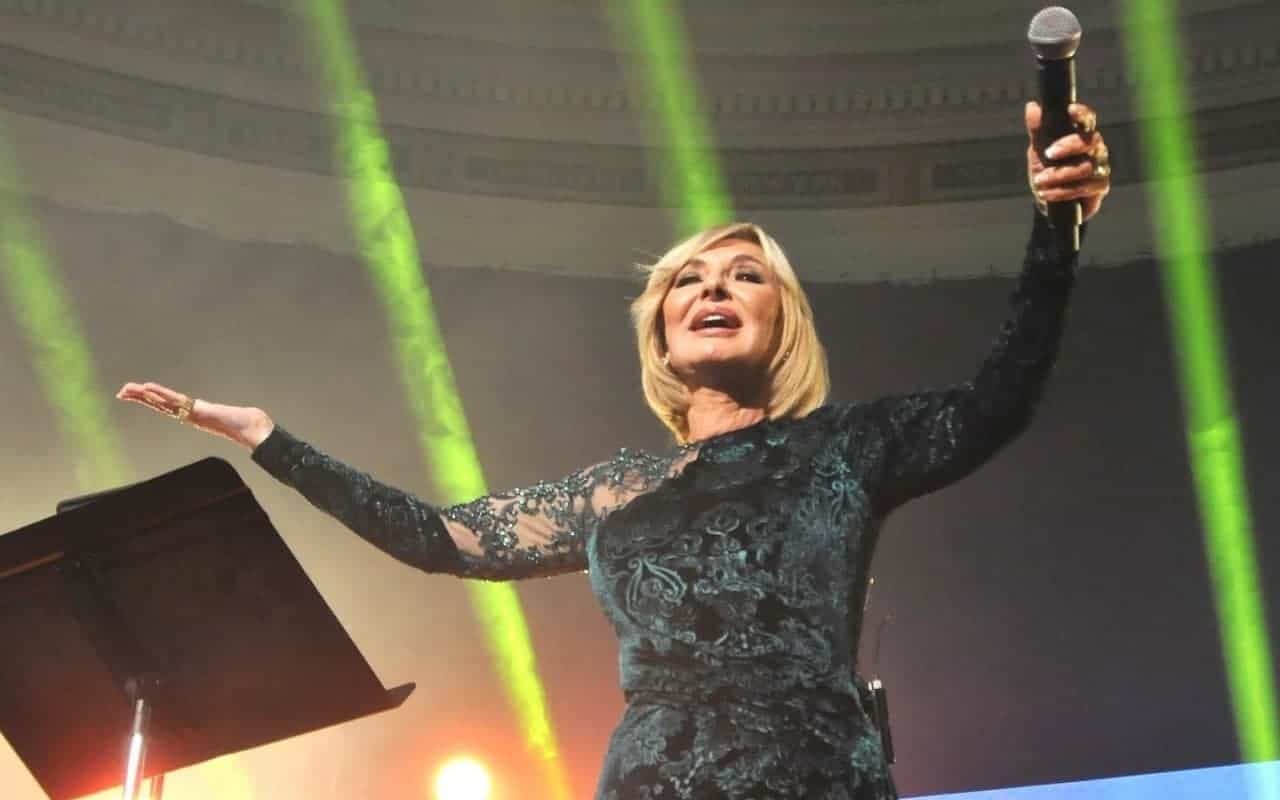 عکس| عطر گوگوش با رایحه زن زندگی آزادی! عکس| عطر گوگوش با رایحه زن زندگی آزادی! | دیلی فوتبال