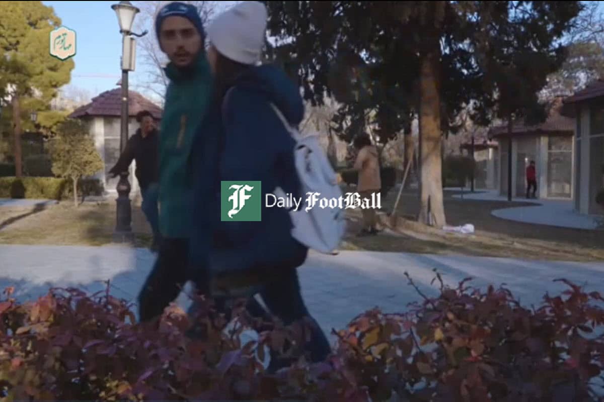 فیلم| سوتی عجیب شبکه نسیم؛ بوسه عاشقانه مقابل دوربین صداوسیما فیلم| سوتی عجیب شبکه نسیم؛ بوسه عاشقانه مقابل دوربین صداوسیما | دیلی فوتبال