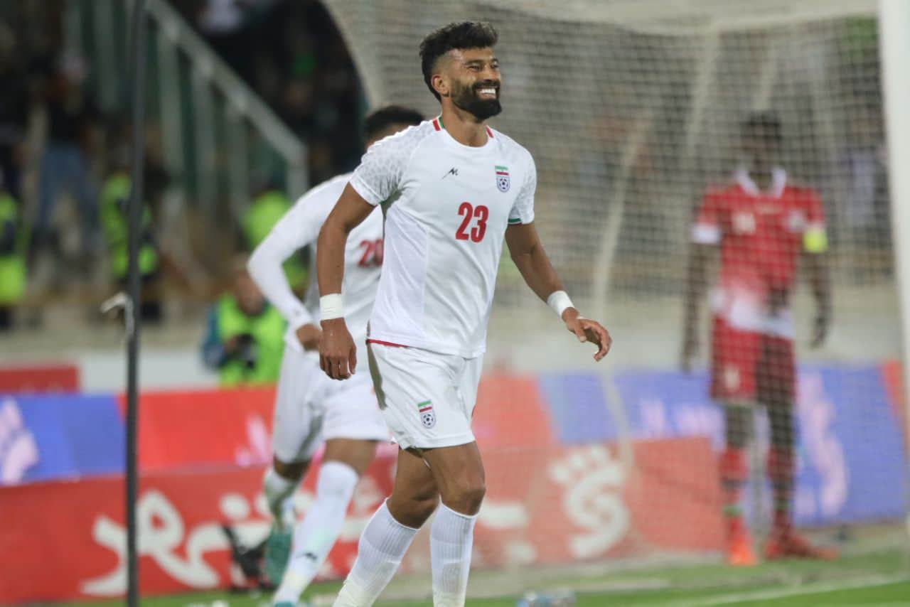 فیلم| هنجارشکنی رامین رضاییان در جایگاه بانوان ورزشگاه آزادی فیلم| هنجارشکنی رامین رضاییان در جایگاه بانوان ورزشگاه آزادی | دیلی فوتبال