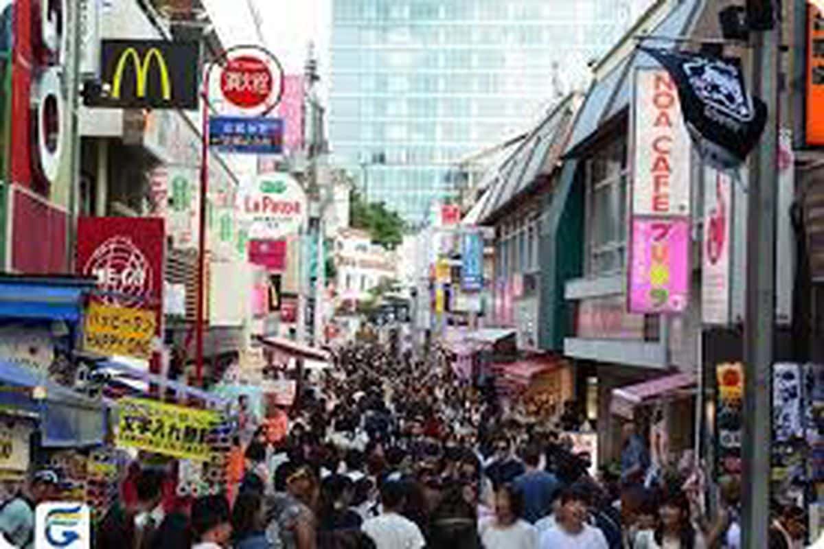 فیلم| سلبریتی های اجاره ای؛ بازیگرانی که شما را از تنهایی در می آورند | دیلی فوتبال