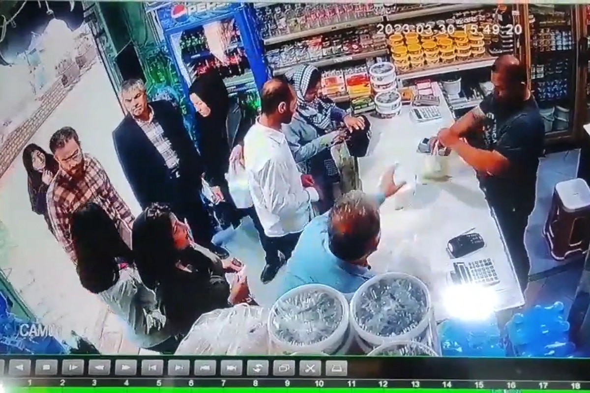 حکم جلب ناهی از منکر هتاک به زنان در طرقبه مشهد صادر شد حکم جلب ناهی از منکر هتاک به زنان در طرقبه مشهد صادر شد | دیلی فوتبال