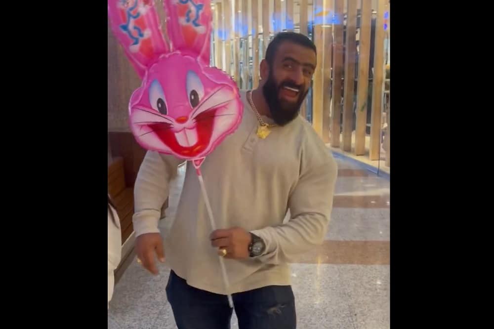 فیلم| ترفند هادی چوپان برای استتار در گردش خانوادگی | دیلی فوتبال