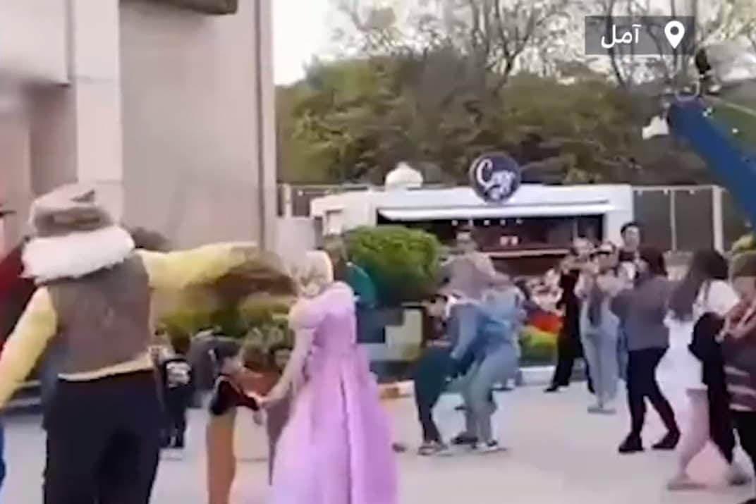 فیلم| خوش رقصی زنان بی حجاب برای ترویج همجنسگرایی در ایران! | دیلی فوتبال