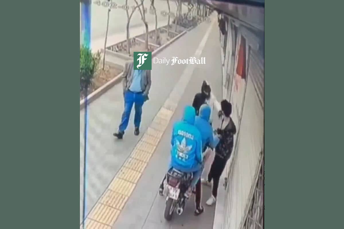 فیلم| زورگیری در چهارراه ورزش مشهد در روز روشن | دیلی فوتبال