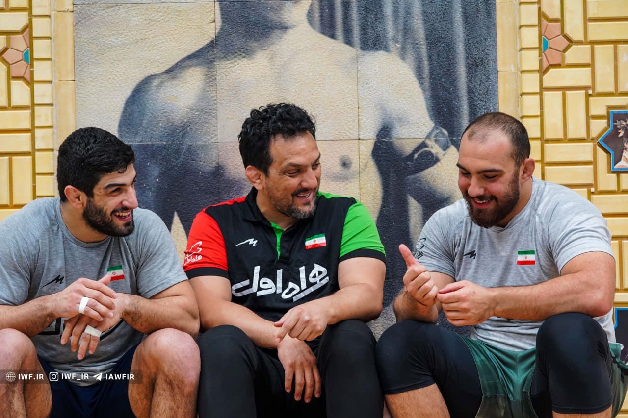 عکس| شوخی و خنده دو کشتی گیر تیم ملی پس از درگیری جنجالی | دیلی فوتبال