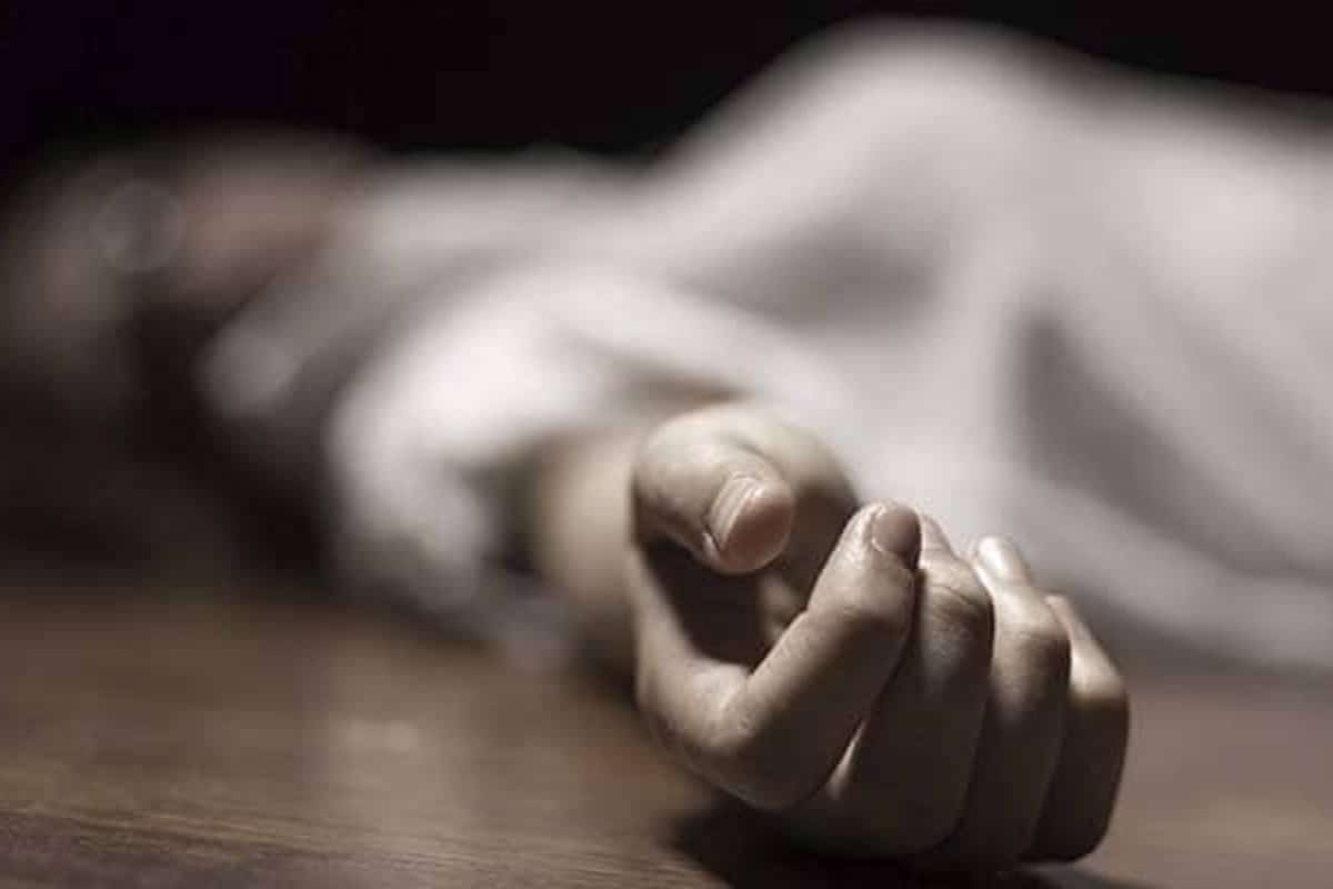 عکس| قتل دختر ایرانی توسط همسر سوئدی؛ جسد سمیه در فرش پیچیده شد عکس| قتل دختر ایرانی توسط همسر سوئدی؛ جسد سمیه در فرش پیچیده شد | دیلی فوتبال