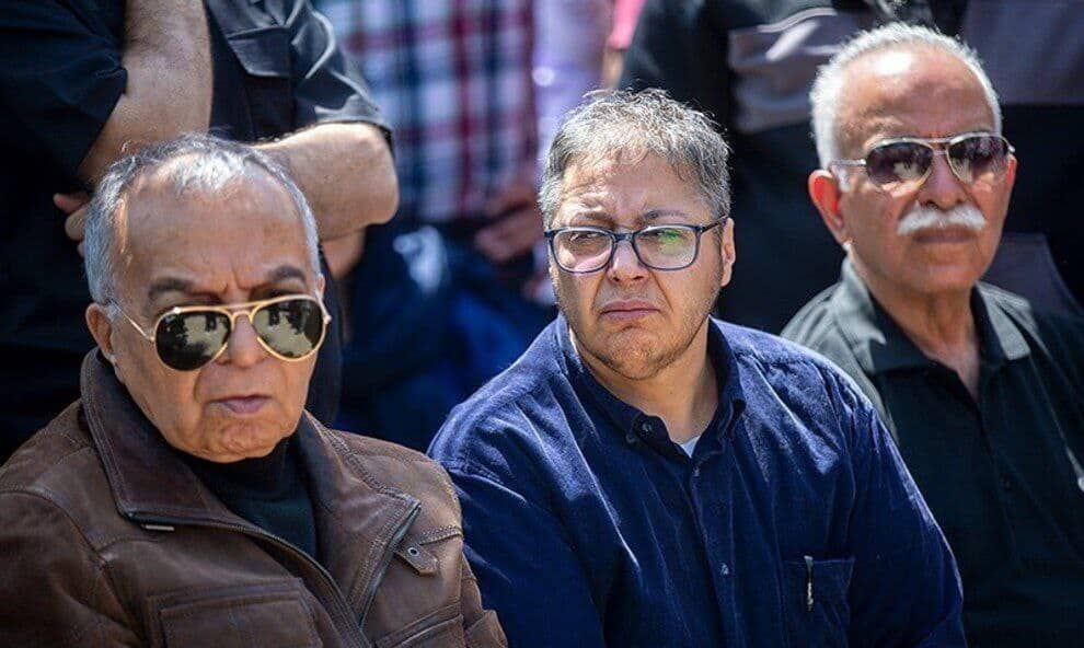 عکس| چهره جدید و مردانه مازیار لرستانی در مراسم خاکسپاری کیومرث پوراحمد عکس| چهره جدید و مردانه مازیار لرستانی در مراسم خاکسپاری کیومرث پوراحمد | دیلی فوتبال