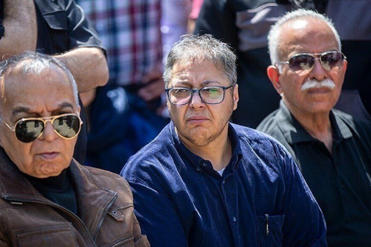 عکس| چهره جدید و مردانه مازیار لرستانی در مراسم خاکسپاری کیومرث پوراحمد عکس| چهره جدید و مردانه مازیار لرستانی در مراسم خاکسپاری کیومرث پوراحمد | دیلی فوتبال