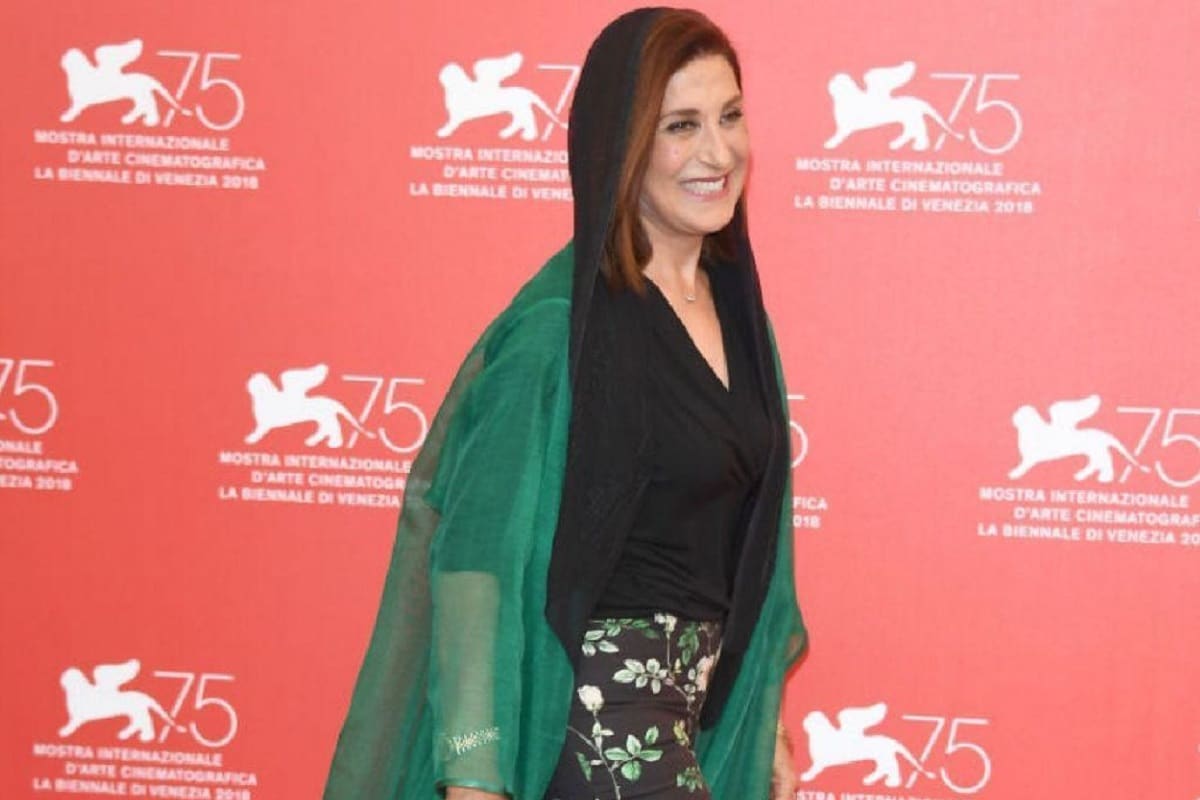 فیلم| درگیری فاطمه معتمد آریا با آمران به معروف حجاب در خیابان | دیلی فوتبال