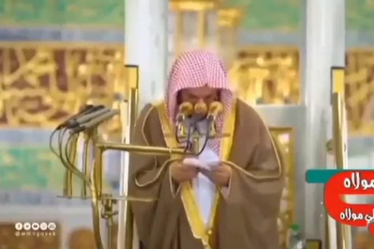 فیلم| اقدام بی سابقه امام جمعه مدینه در مدح امام علی (ع) | دیلی فوتبال