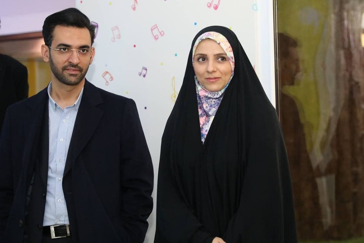 عکس| واکنش آذری جهرمی به پیامک کشف حجاب و امر به معروف با سطل ماست! | دیلی فوتبال