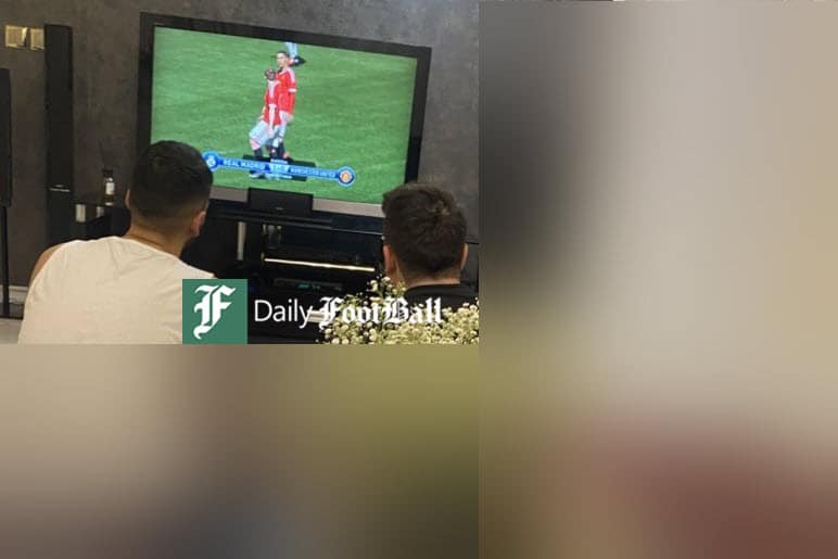 عکس| برادر در کنار دوست پسر؛ هدف نهایی سر دهندگان شعار «زن زندگی آزادی» در ایران | دیلی فوتبال