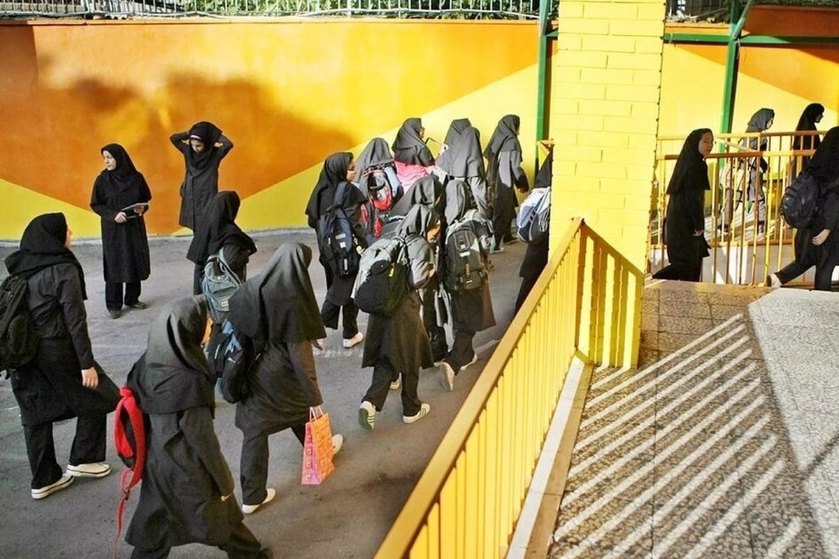 عکس| تشکیل شیفت نگهبانی توسط والدین دانش آموزان مدارس دخترانه در زنجان عکس| تشکیل شیفت نگهبانی توسط والدین دانش آموزان مدارس دخترانه در زنجان | دیلی فوتبال