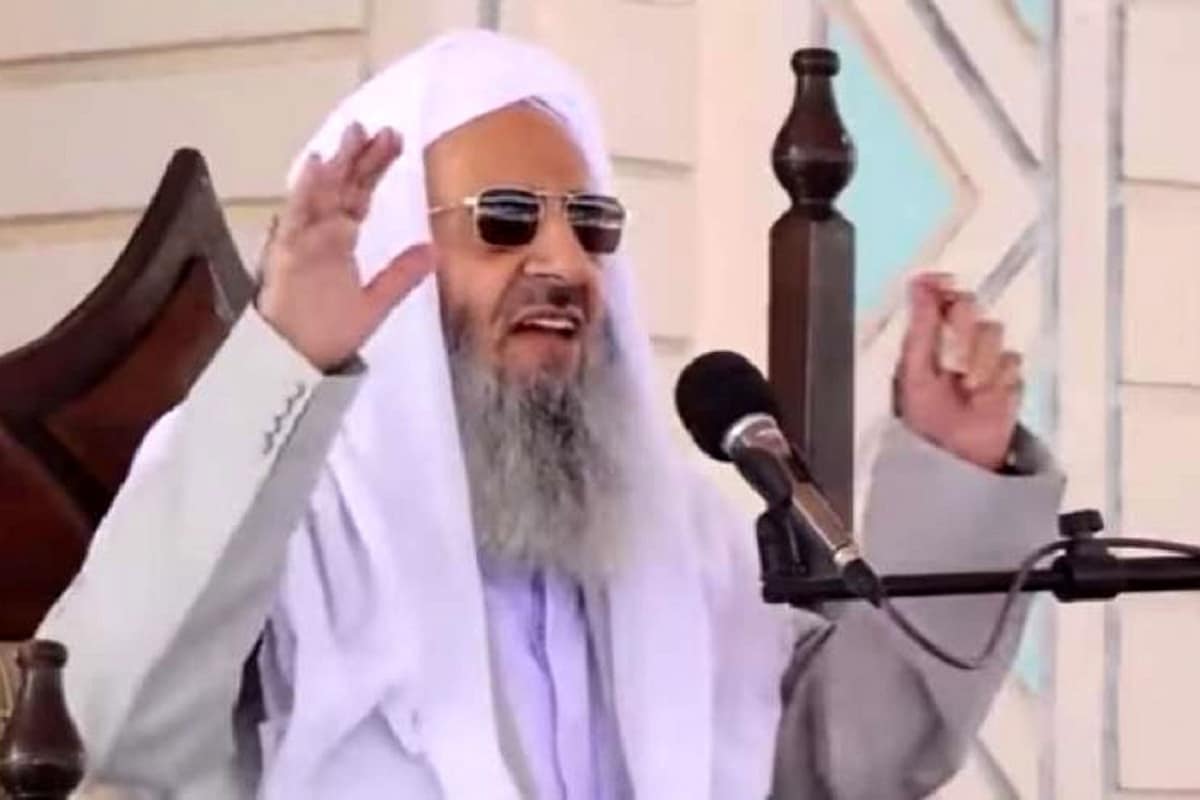 عکس| عطر مولوی عبدالحمید در بازار چابهار عکس| عطر مولوی عبدالحمید در بازار چابهار | دیلی فوتبال