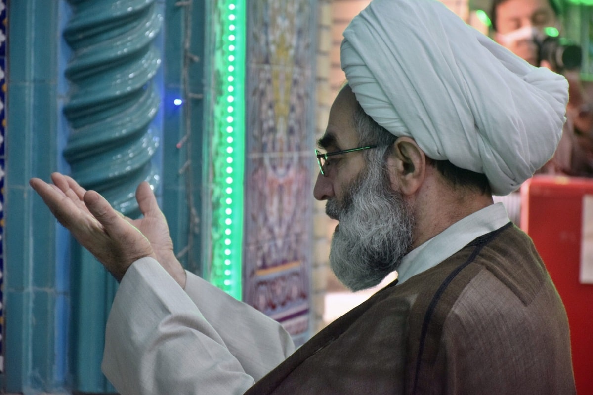 فیلم| اعلام انزجار آیت الله فلاحتی امام جمعه رشت از کشف حجاب زنان فیلم| اعلام انزجار آیت الله فلاحتی امام جمعه رشت از کشف حجاب زنان | دیلی فوتبال