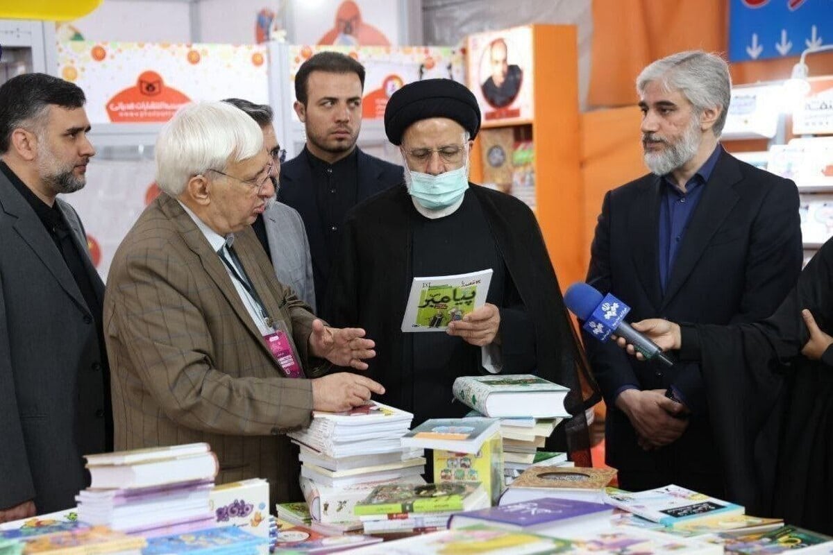 فیلم| پیگیری ریزبینی رئیسی در نمایشگاه کتاب فیلم| پیگیری ریزبینی رئیسی در نمایشگاه کتاب | دیلی فوتبال