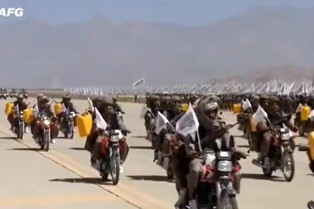 فیلم| تمسخر حقابه هیرمند در افغانستان؛ رژه موتوری طالبان با دبه های زرد فیلم| تمسخر حقابه هیرمند در افغانستان؛ رژه موتوری طالبان با دبه های زرد | دیلی فوتبال