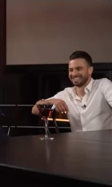 عکس| عادی سازی خوردن مشروبات الکلی در برنامه عادل فردوسی پور عکس| عادی سازی خوردن مشروبات الکلی در برنامه عادل فردوسی پور | دیلی فوتبال