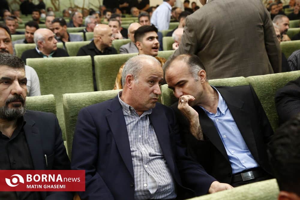 فیلم| از علی دایی تا علیرضا دبیر؛ اهالی ورزش در مراسم ختم خواهر امیر قلعه نویی | دیلی فوتبال