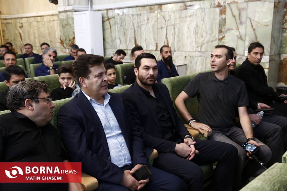 فیلم| از علی دایی تا علیرضا دبیر؛ اهالی ورزش در مراسم ختم خواهر امیر قلعه نویی | دیلی فوتبال